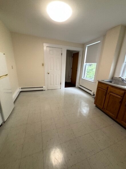 Building Photo - 203 Ash St