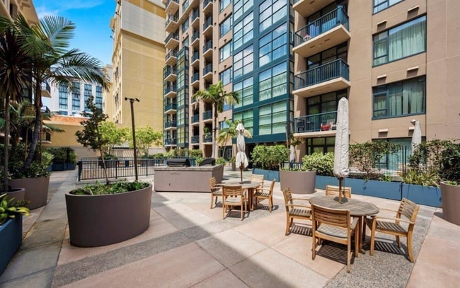 Building Photo - 530 K St