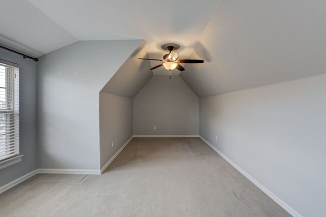 Building Photo - 4 Bed / 3 Bath in Jenks!