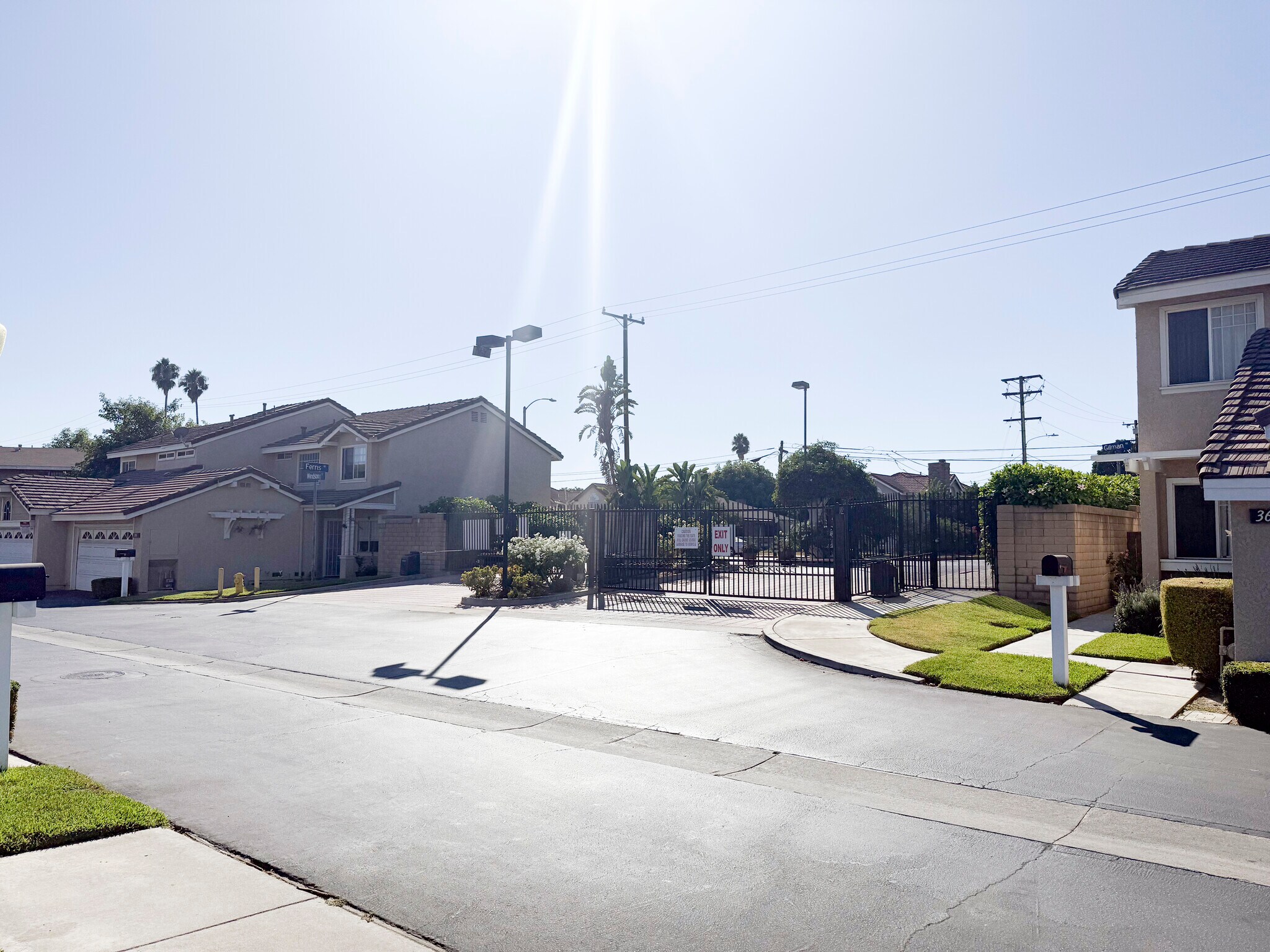 Gated community - 3598 Meadowlark St