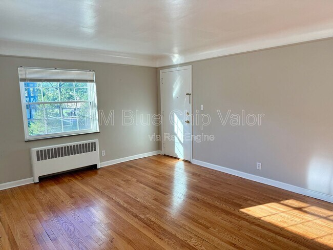 Building Photo - 6912 Murray Ave