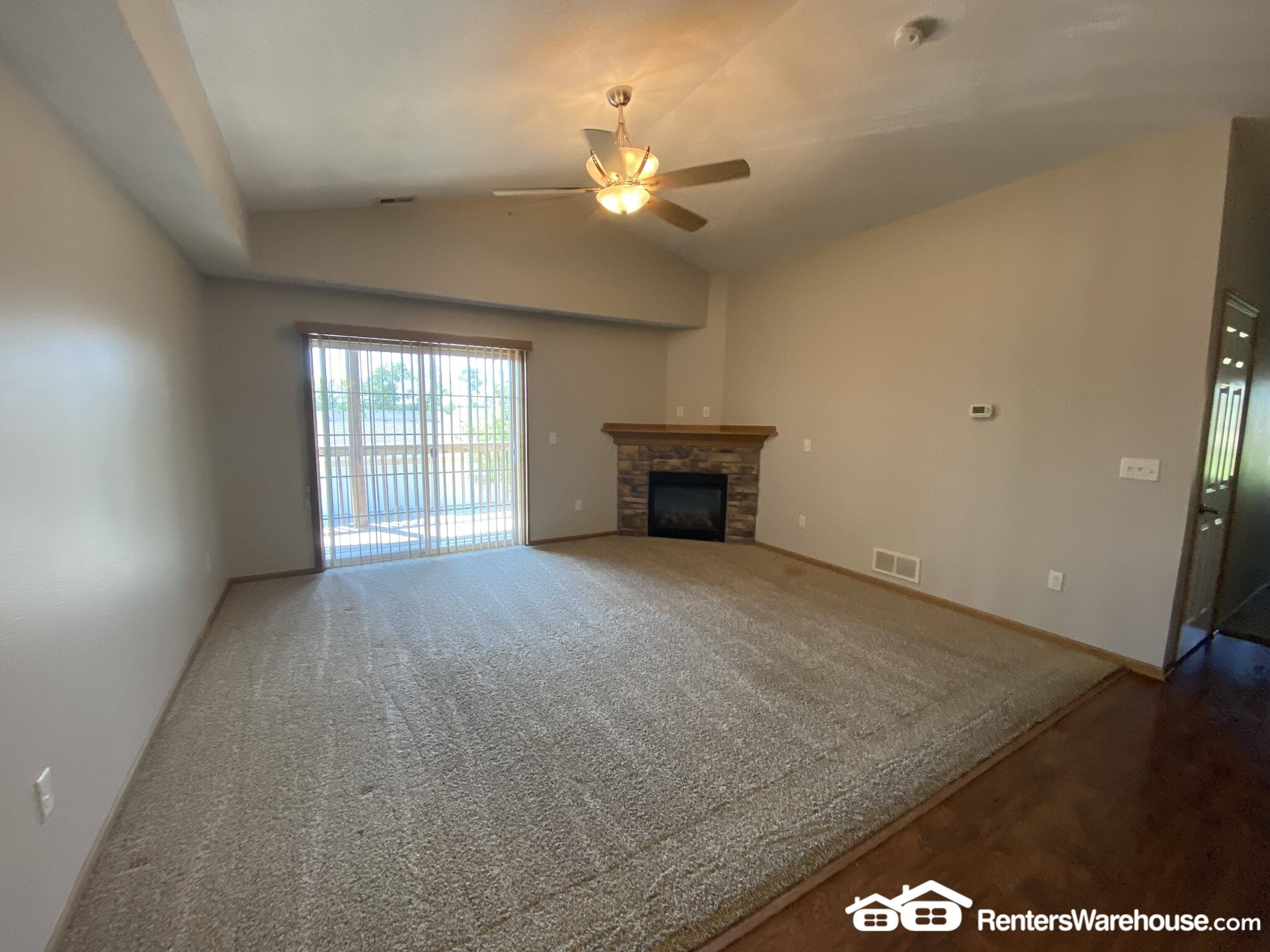 Building Photo - 2000 Meadow Ct