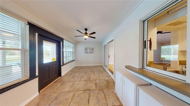 Building Photo - 7923 Ridge Pointe Dr E