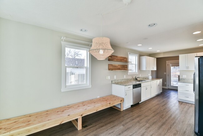 Building Photo - Beautiful Spacious Home in Sugarhouse!