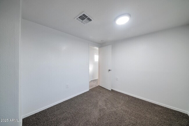 Building Photo - 1108 S 33rd Ave