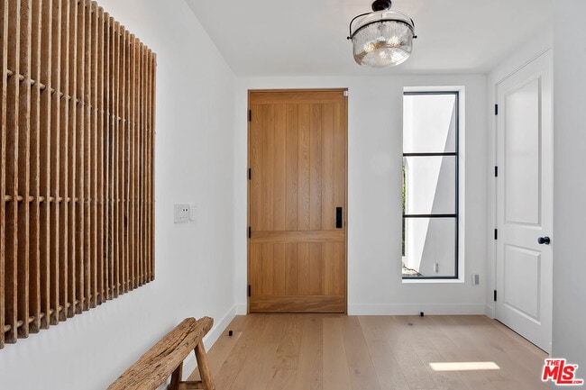 Building Photo - 3616 Shoreheights Dr