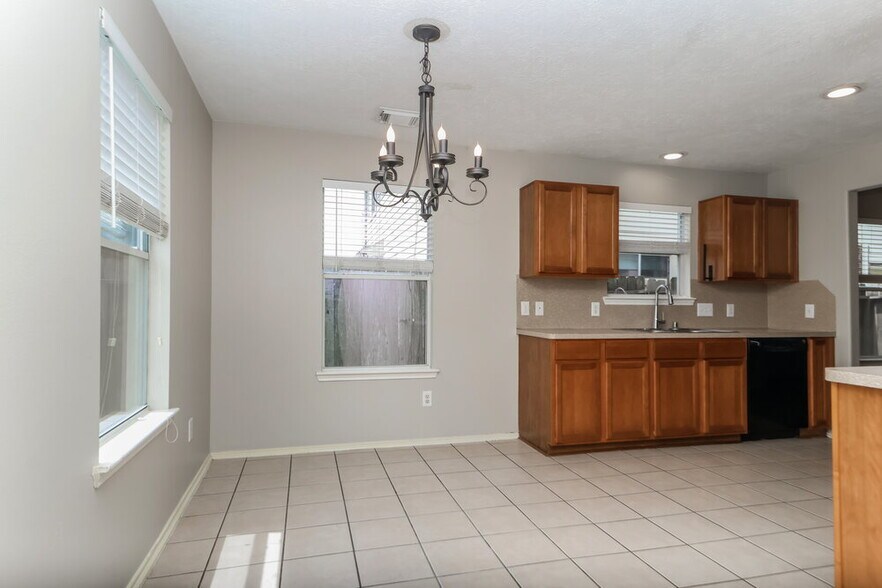 Building Photo - 33322 Cottonwood Bend