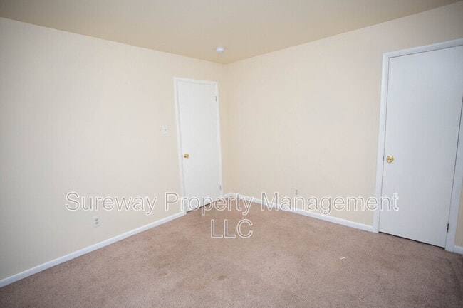 Building Photo - 5729 Irving Ave