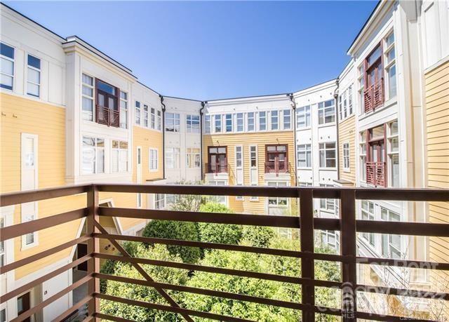 Building Photo - 2125 Southend Dr