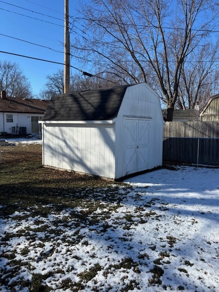 Building Photo - 1703 Oakhill Rd