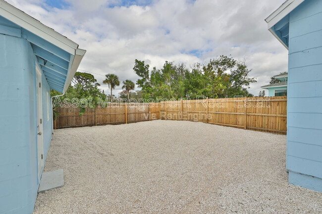 Building Photo - 875 53rd Terrace N