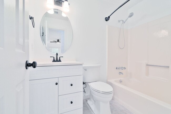 Building Photo - Low-Maintenance Living in Gated Park at Rivers Edge!