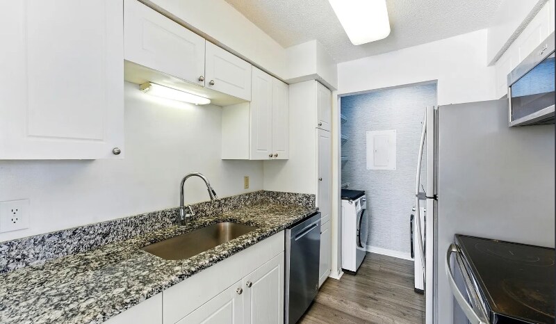Building Photo - 10200 Belle Rive Blvd