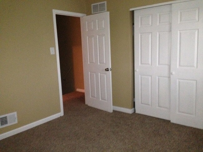 Building Photo - Cute! 2-Bedroom with walk-out basement!