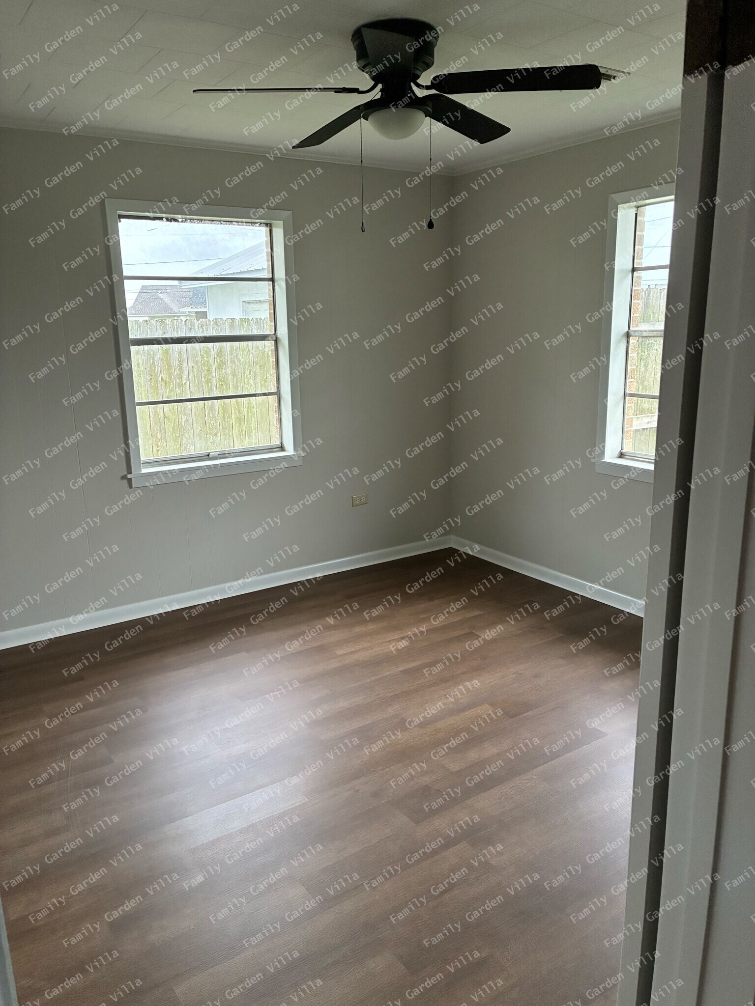 Building Photo - 1836 Ridgefield Ave