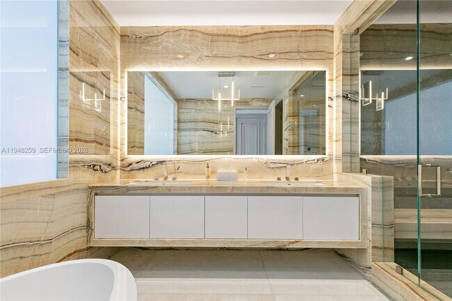 Building Photo - 17901 Collins Ave