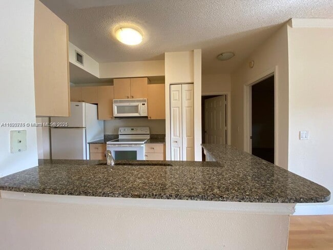 Building Photo - 2424 Centergate Dr