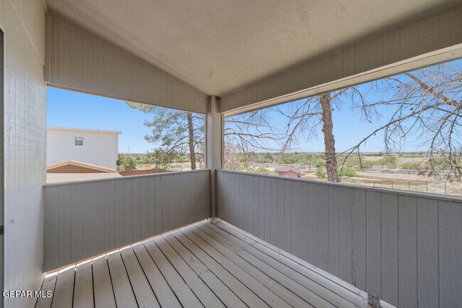 Building Photo - 821 Los Lagos Way