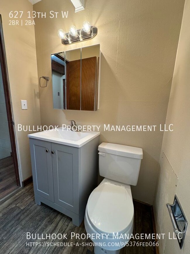 Building Photo - Move In Special - $300 off first full mont...