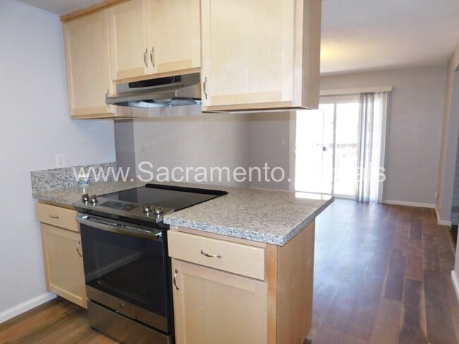 Building Photo - Updated 2bd/1ba Foothill Farms Duplex with 1 Car Garage