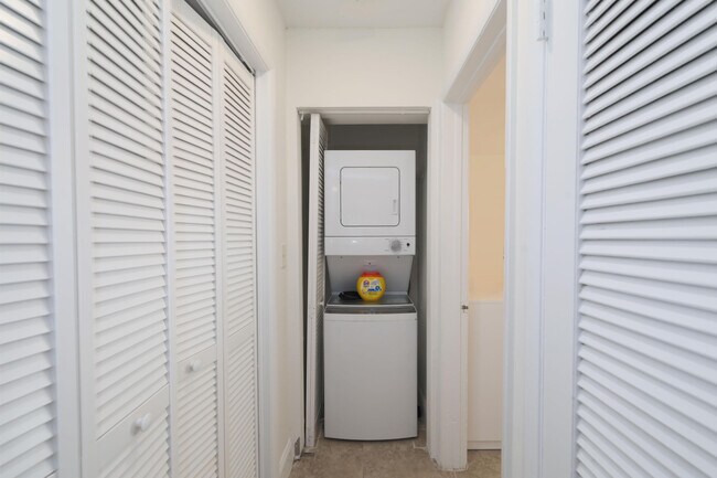 Building Photo - 501 N Ocean Blvd