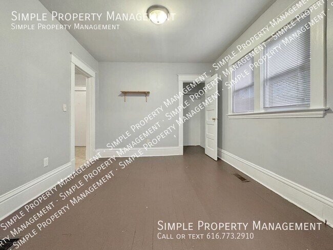 Building Photo - 851 Dayton St SW