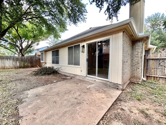 Building Photo - 3/BR 2/BA Home with Natural Light, Big Bac...