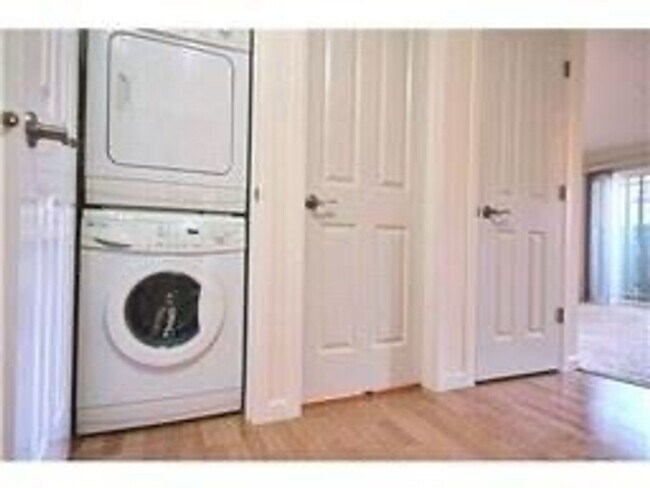 Building Photo - Quiet ground floor unit with access to lar...