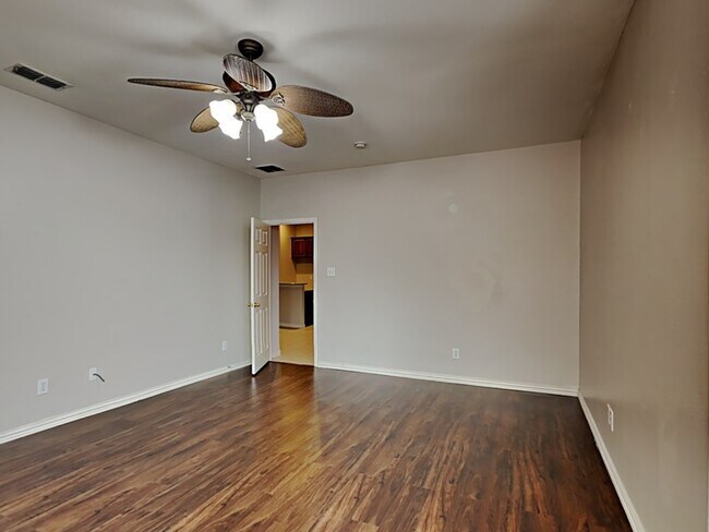 Building Photo - 818 Water Oak Dr