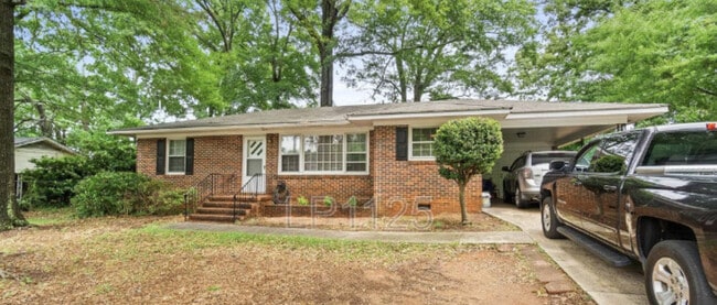 Primary Photo - 1011 W Poplar St