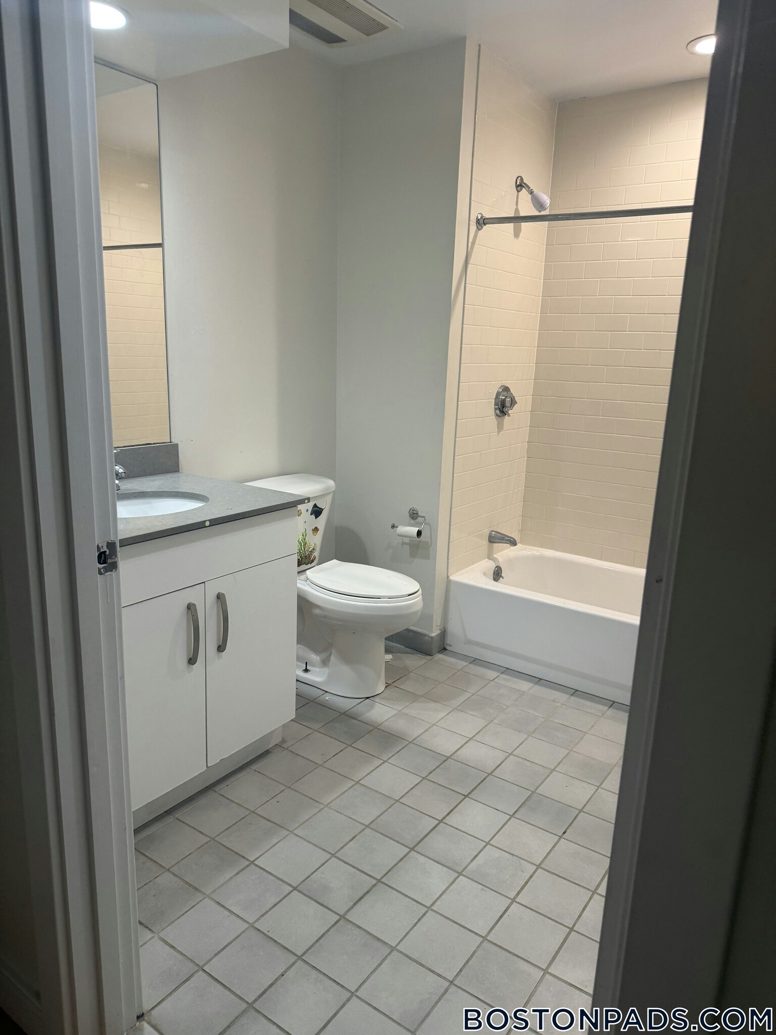 Building Photo - 601 Albany St