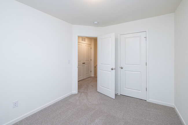 Building Photo - Townhome community with 3 br 2.5 Ba near I...