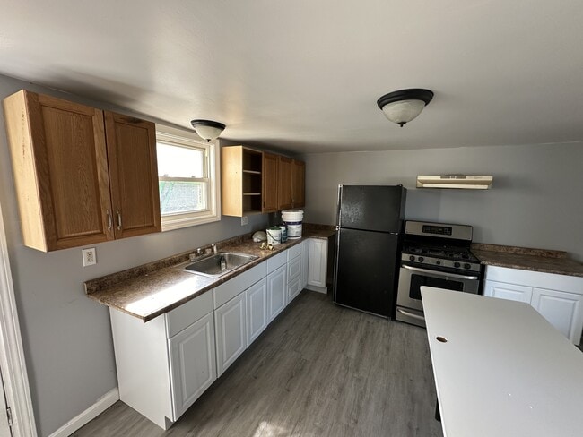 Building Photo - 79 Parker St