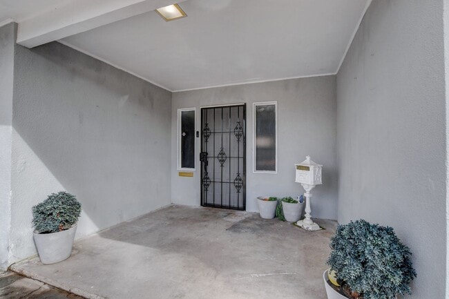 Building Photo - UNIQUE SINGLE FAMILY HOME! - No HOA, Car Lift, RV Parking and Nice Backyard