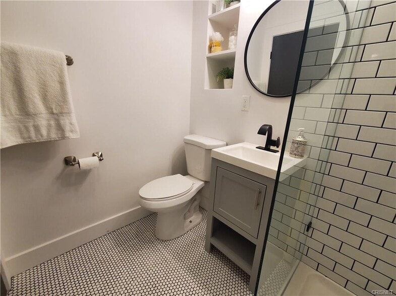 Building Photo - 908 Victoria Ave