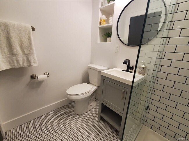 Building Photo - 908 Victoria Ave