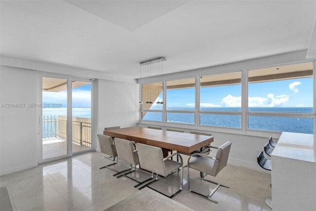 Building Photo - 2 Grove Isle Dr