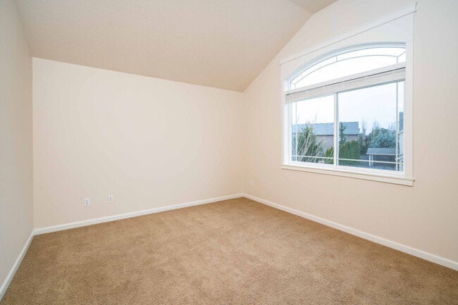 Building Photo - 3+ Bedroom 2.5 Bath with Office and Bonus Room - Indoor Play Structure - North Salmon Creek