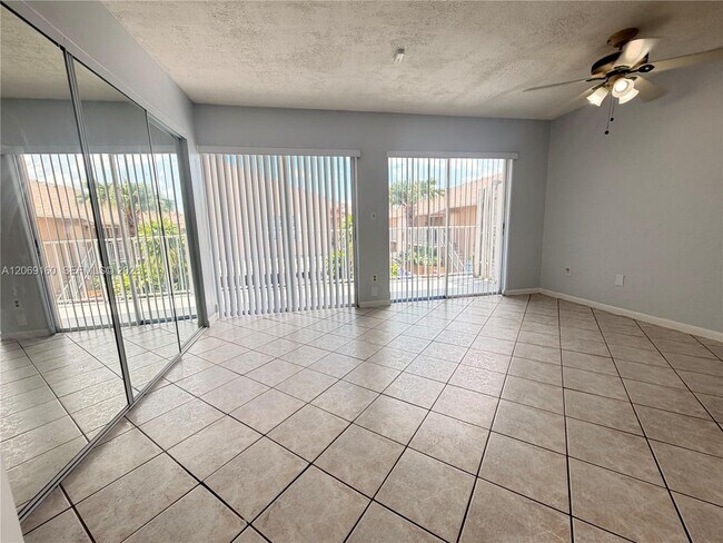 Building Photo - 8380 SW 154th Ave