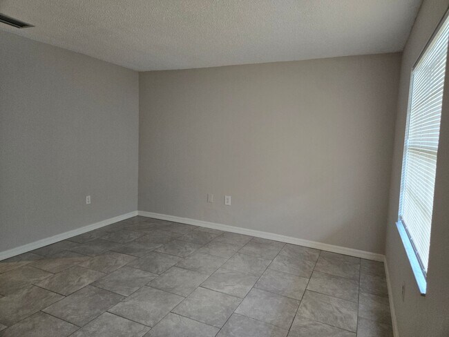 Building Photo - CPH Sebring LLC