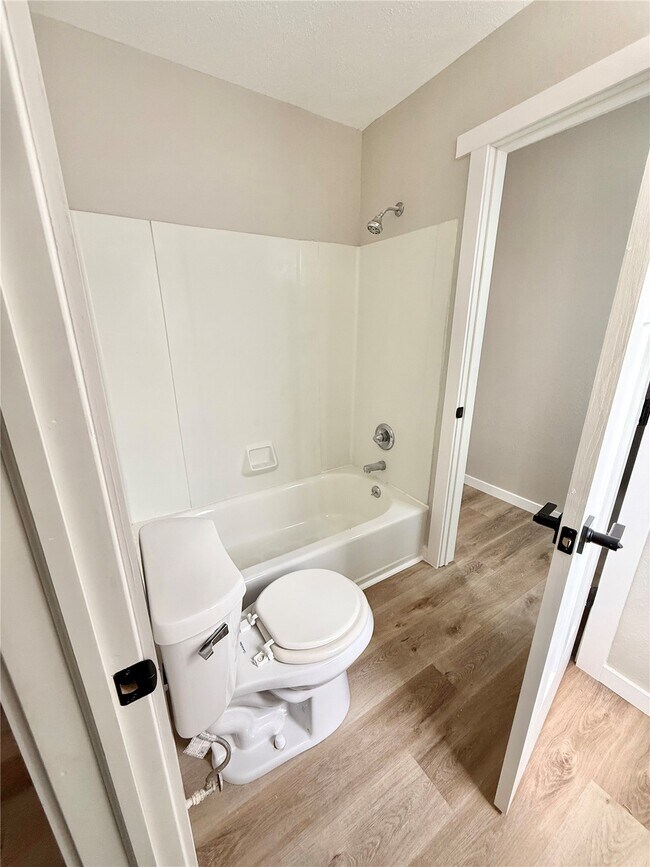 Building Photo - 132 Clinton Hill Dr