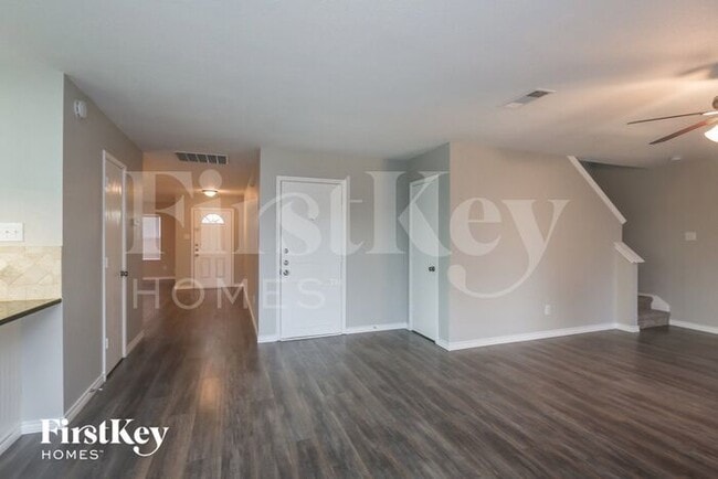 Building Photo - 5505 Camarillo Dr