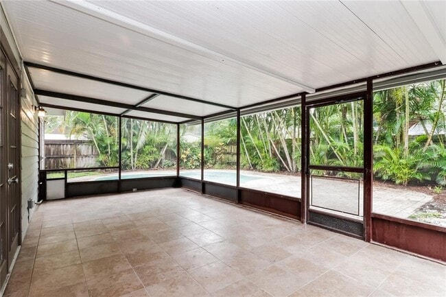 Building Photo - 2760 Hillsdale Ave