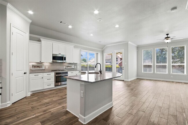 Building Photo - 38 Estherwood Pl