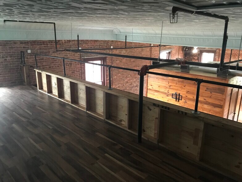 Loft within a loft! - 558 St Francis St