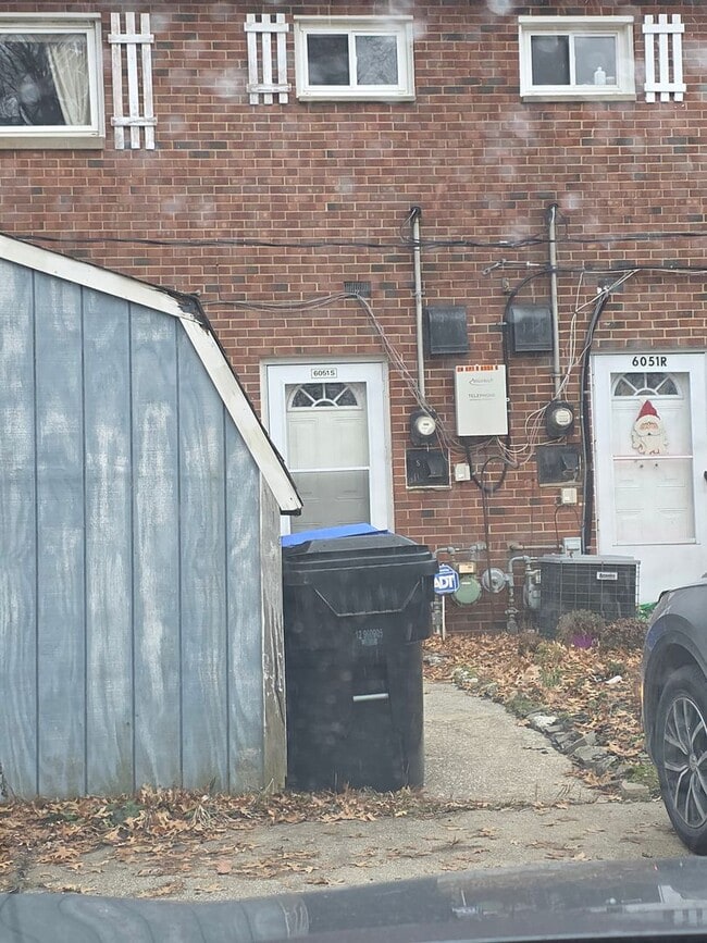 Building Photo - Condo/Townhome