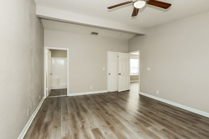 Building Photo - 2216 Leda Ave S