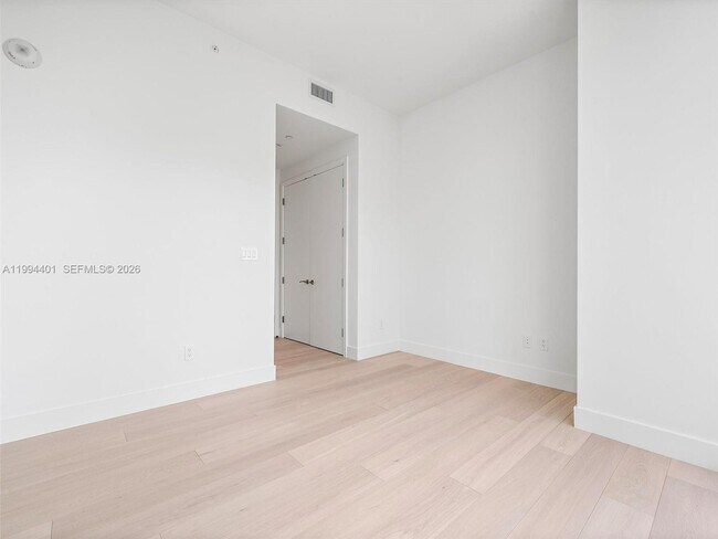 Building Photo - 175 25