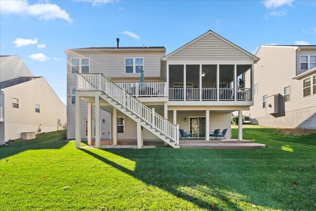 Building Photo - Elegant Single-Family Residence with Upscale Finishes in Amenity-Rich Community