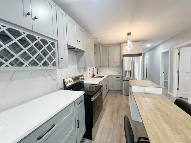 Building Photo - 522 W 31st St